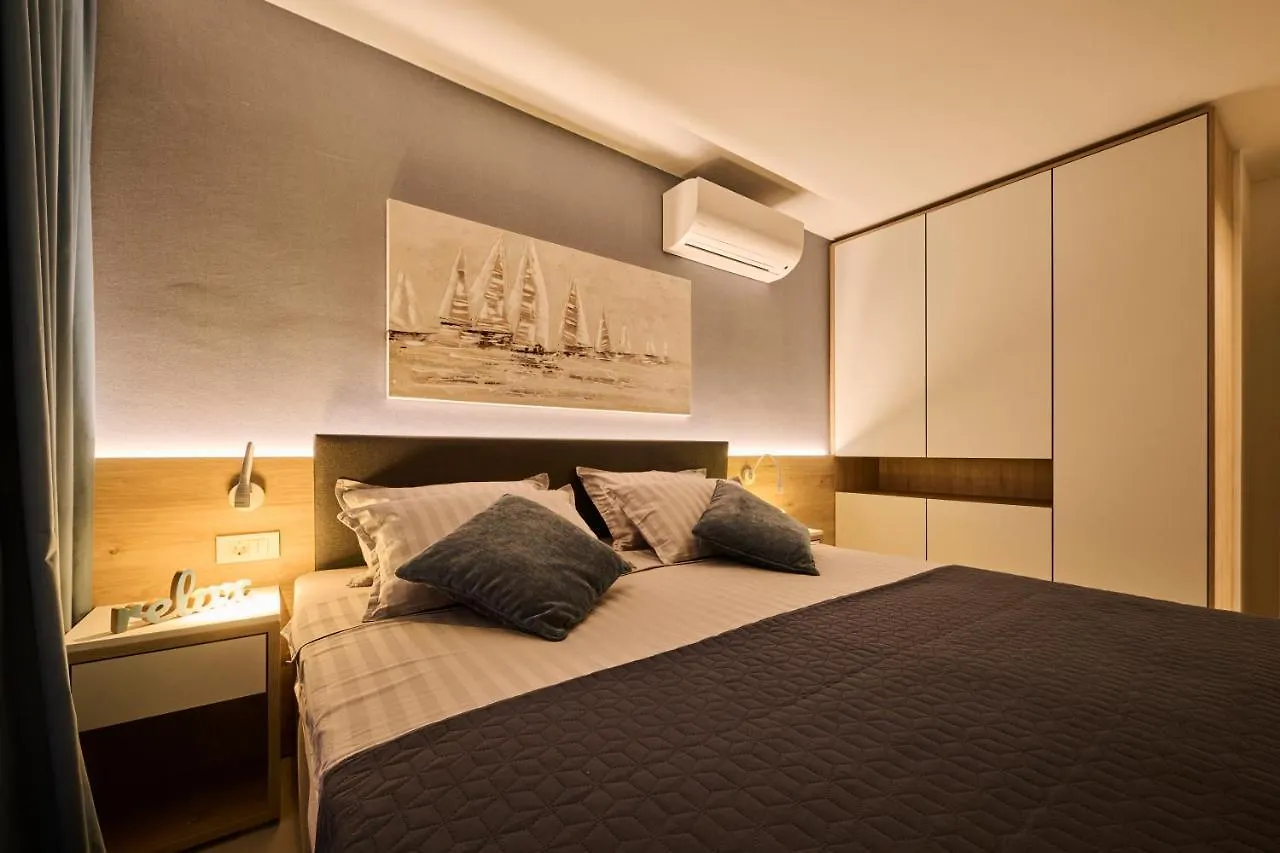 Vita Mirabilis Suite Umag 0*,